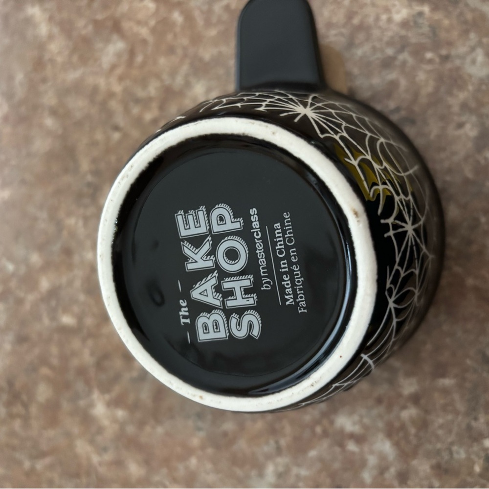 Black Spiderweb Measuring Cups by Bakeshop - Picture 4 of 4